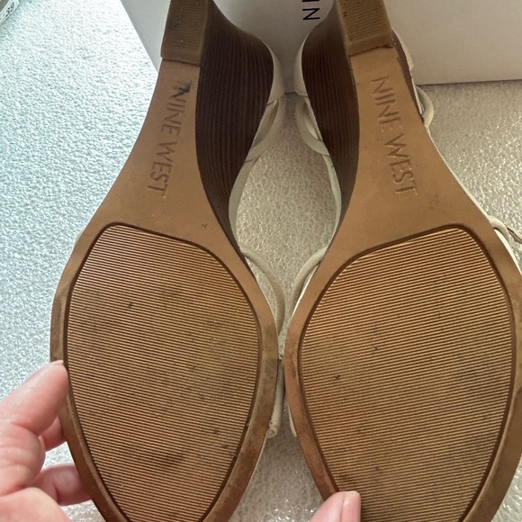 Nine West Cream Wedge Shoes with Elegant Design 7.5 - Picture 6 of 7